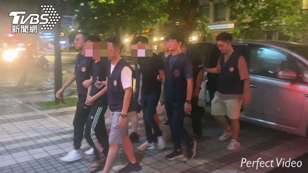 警方逮捕劉男等4人。（圖／TVBS）
