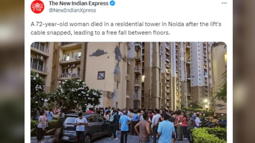 印度諾伊達一處社區發生電梯故障、墜樓的事件，民眾聚集圍觀。（圖／翻攝自@NewIndianXpress推特）