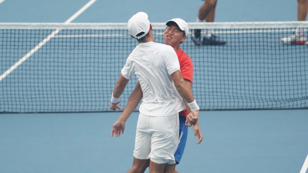 世大運中華隊網球男雙摘金。（圖／大專體總提供）