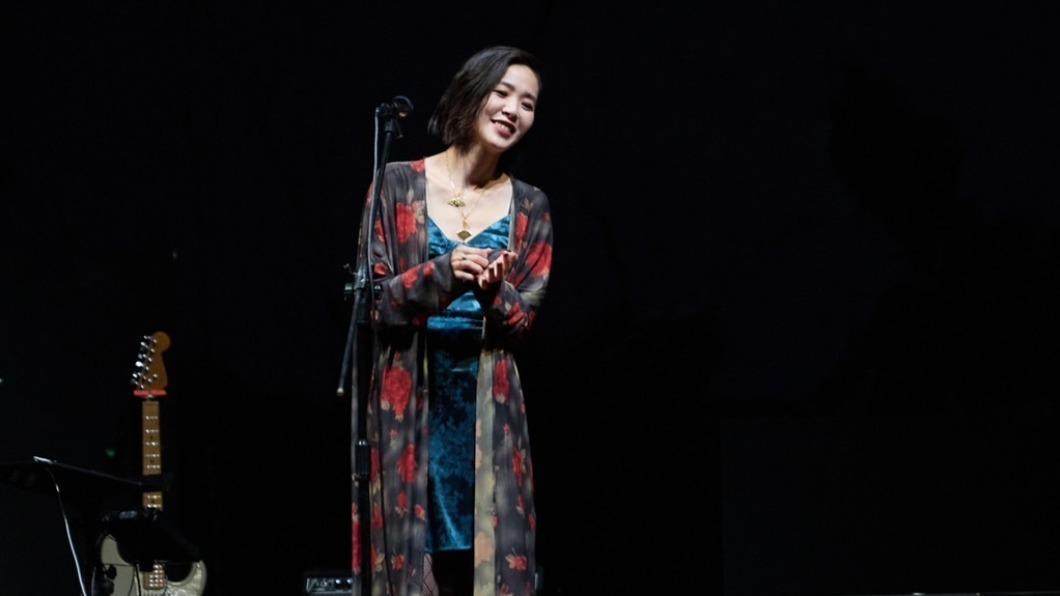 安溥今晚在台北流行音樂中心開唱，難得小秀性感放送美胸、長腿。（圖／聯成娛樂提供）