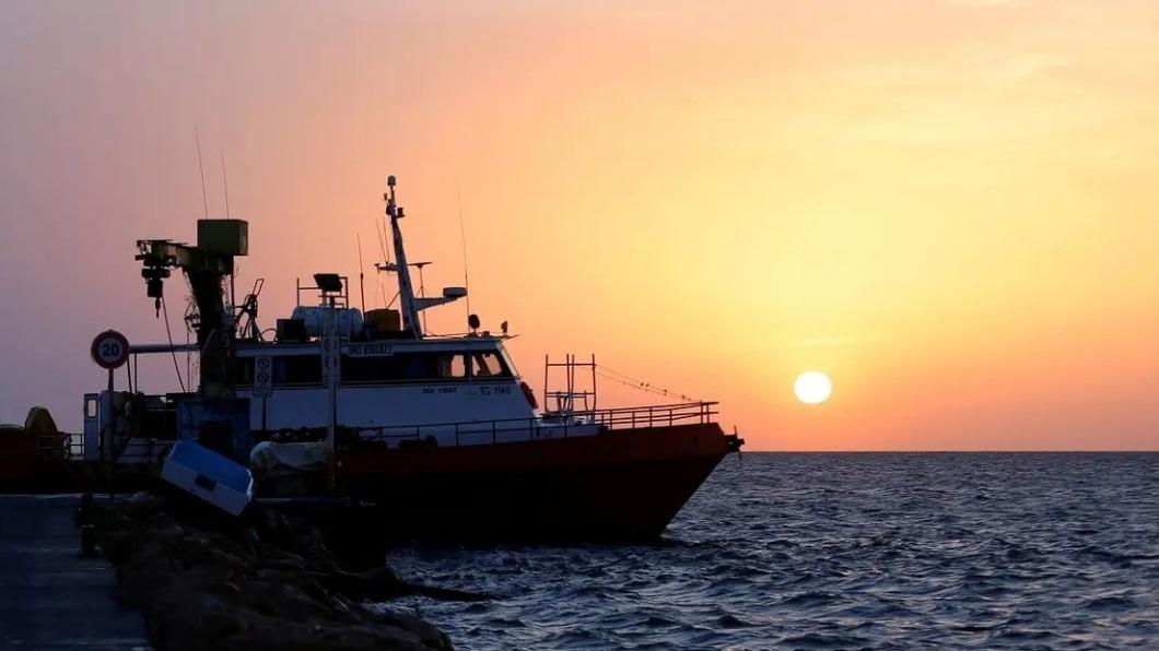 突尼西亞一艘移民船驚傳沉沒。（圖／翻攝自Twitter@BrkngNewsUpdate）