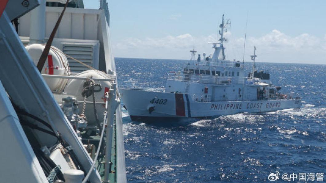 中國海警船5日攻擊菲律賓補給船。（圖／翻攝自中國海警微博）
