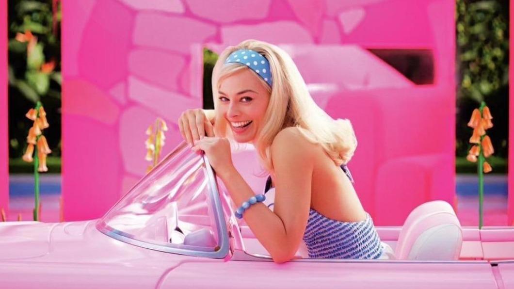 「Barbie芭比」上映3週全球票房即破10億美元，刷新由《神力女超人》寫下的單一女性執導作品賣座紀錄。（圖／翻攝自華納兄弟台灣臉書）