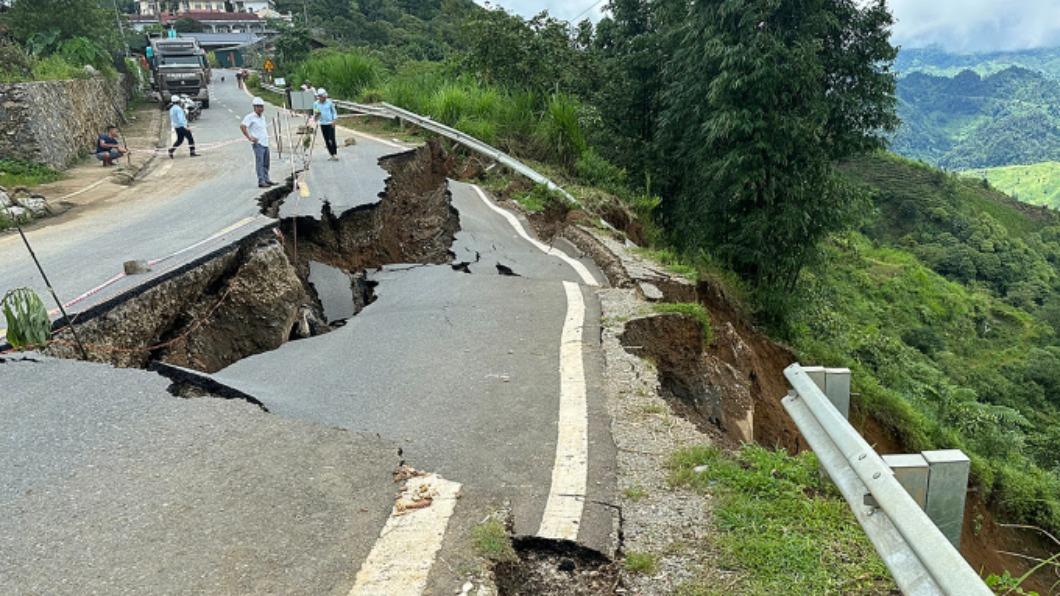 越南因暴洪、土石流已有8人死亡。（圖／翻攝自VnExpress）