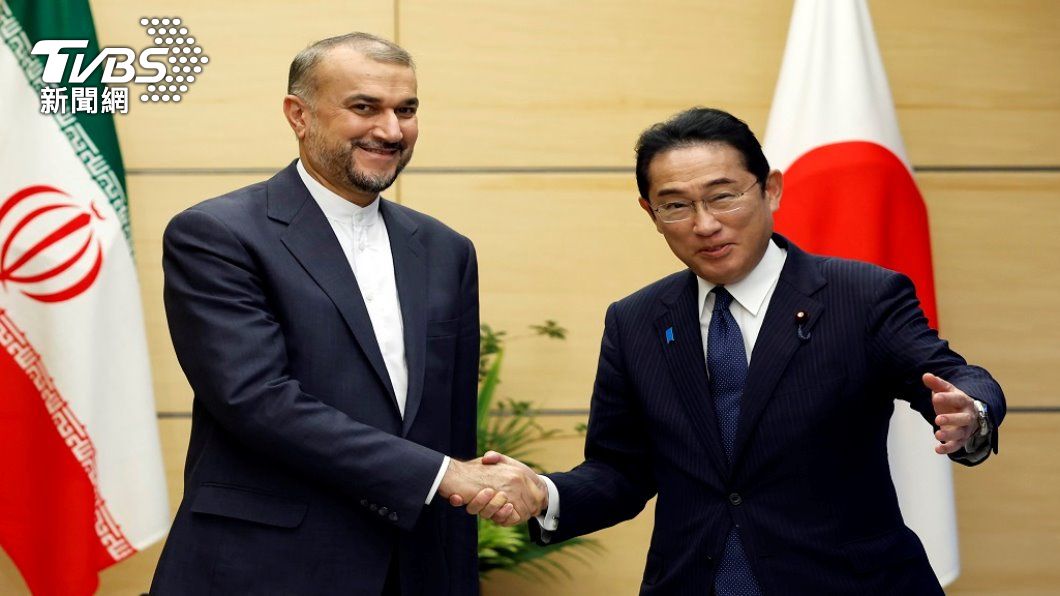 伊朗外交部長阿布杜拉希安與日本首相岸田文雄。（照片來源：AP）