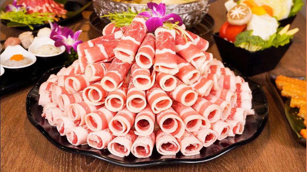 宮廷火鍋名店「問鼎」推出爸爸幾歲送幾片肉活動。（圖／業者提供）