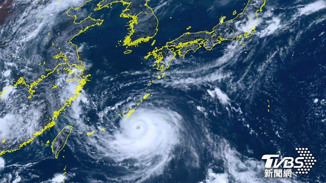 今年第6號颱風卡努正影響日本九州並打亂陸空交通。（圖／達志影像美聯社)
