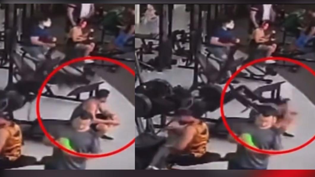 42歲巴西男子在健身房遭掛有槓片的機器重擊頸部。（圖／翻攝自推特＠DeL2000）