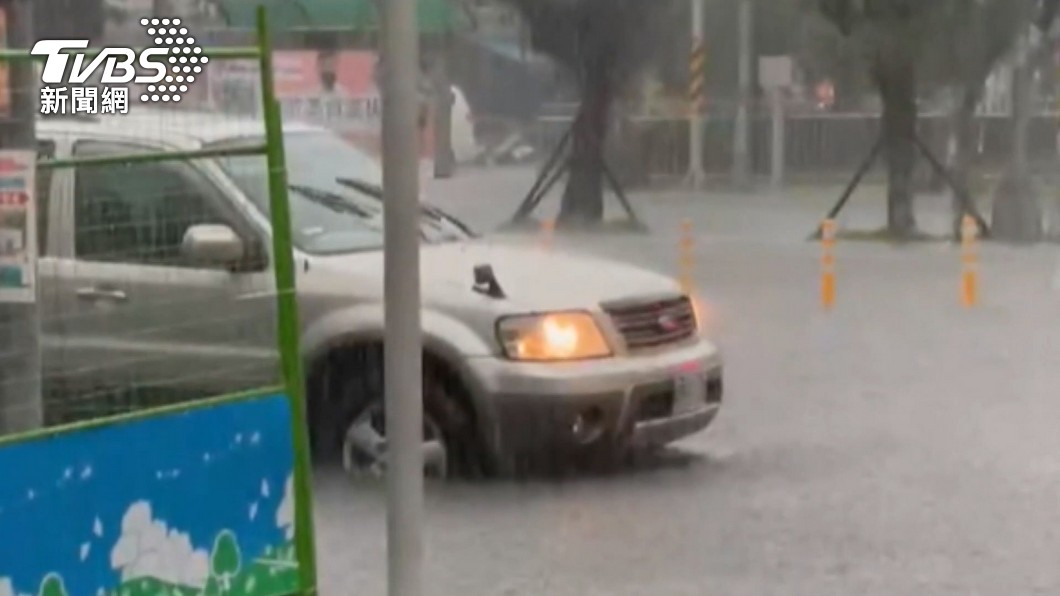 大雨來襲，經濟部水利署發布淹水警戒。（圖／TVBS資料照）