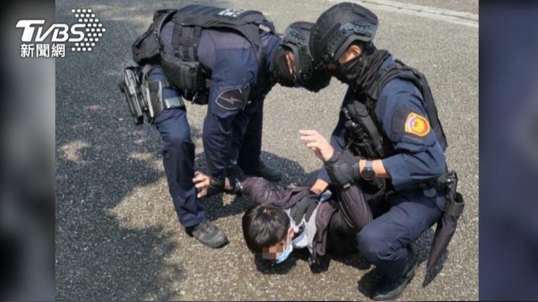台版柬埔寨「假藍道」杜承哲遭警方逮捕。（圖／TVBS）