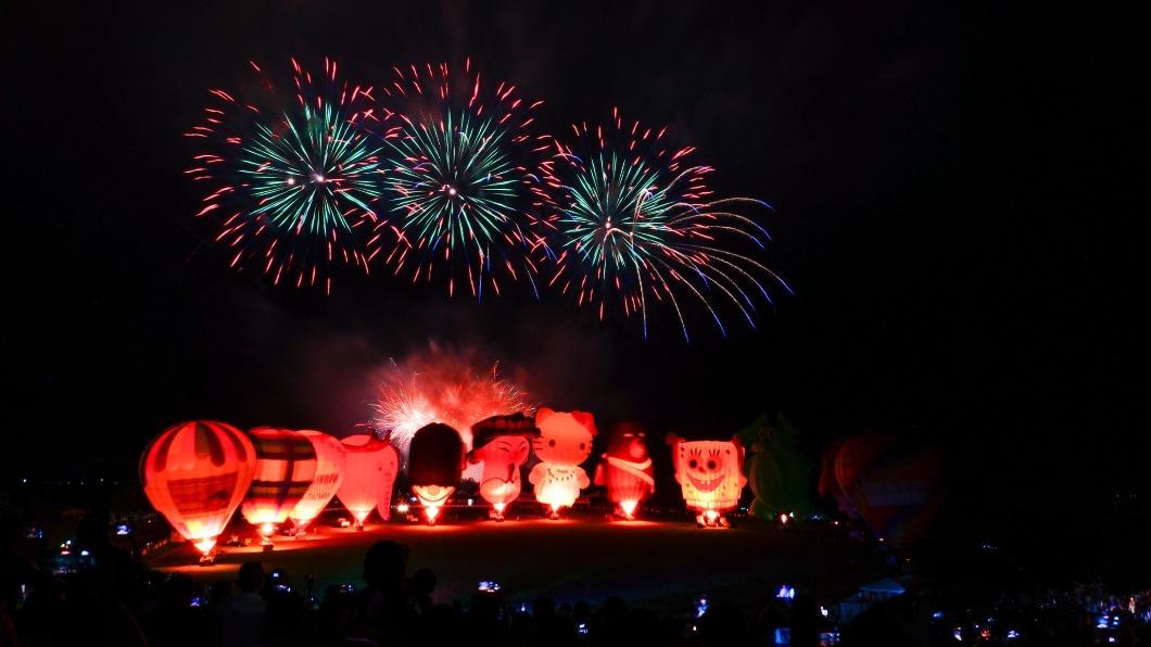 台東熱氣球光雕音樂會逾2萬5000人參與。（圖／台東縣政府提供）
