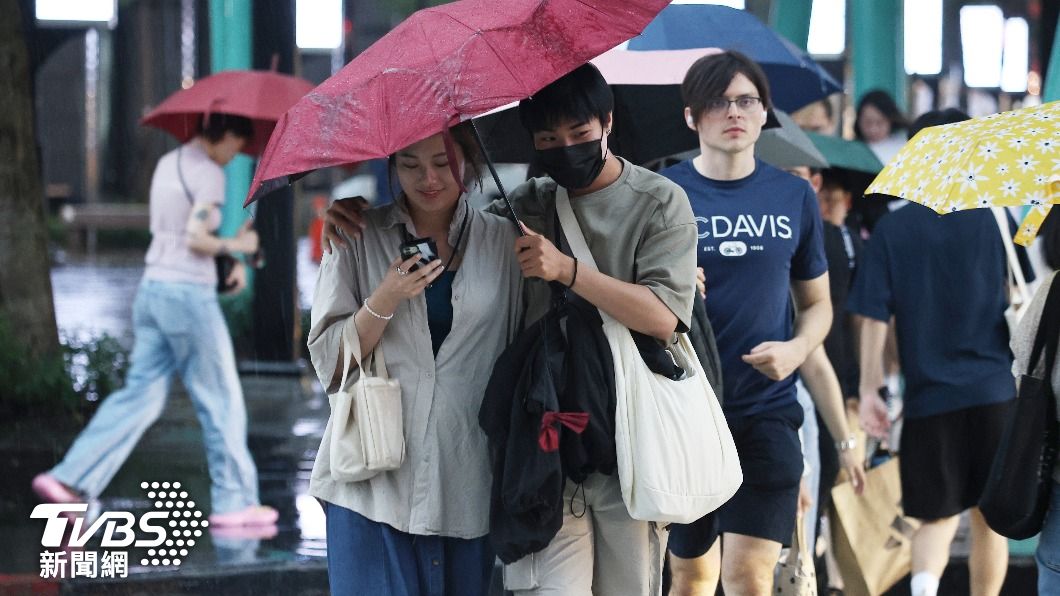 中秋連假遇雨攪局。（圖／張哲鳴攝）