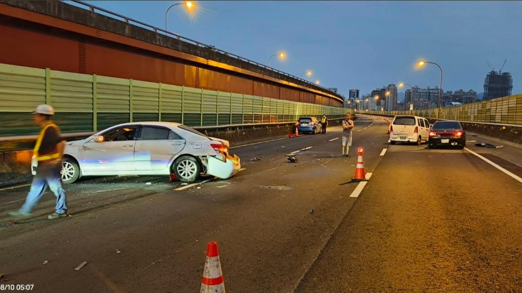 現場為4車追撞事故。（圖／TVBS）