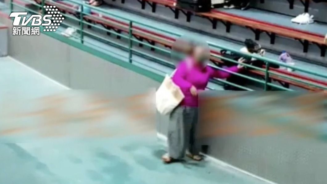 非法女移工在台北小巨蛋溜冰場偷竊遭逮。（圖／TVBS）