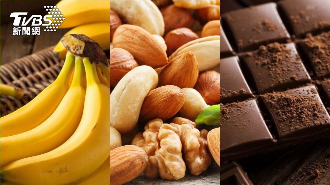 香蕉、堅果、黑巧克力可提升體內血清素。（示意圖／shutterstock達志影像）
