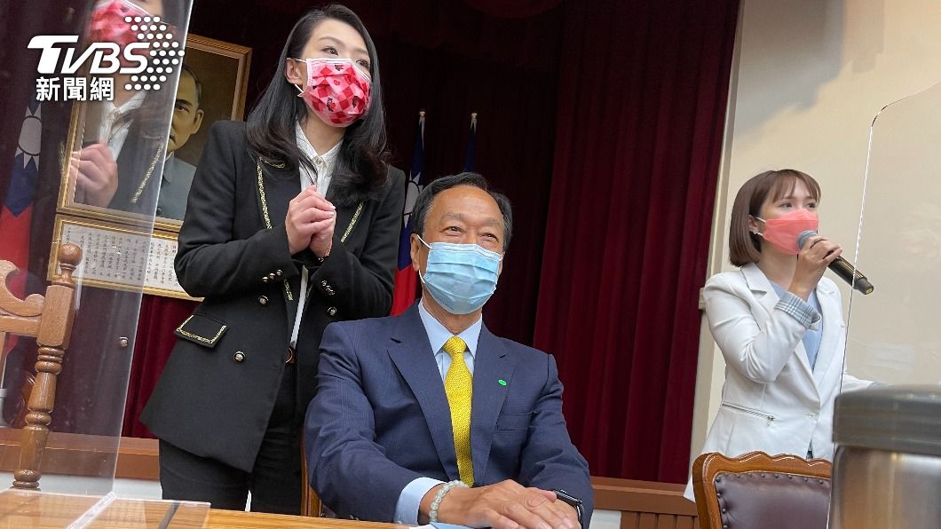 Terry Gou voices support for Hsinchu mayor’s integrity (TVBS News) Terry Gou voices support for Hsinchu mayor’s integrity