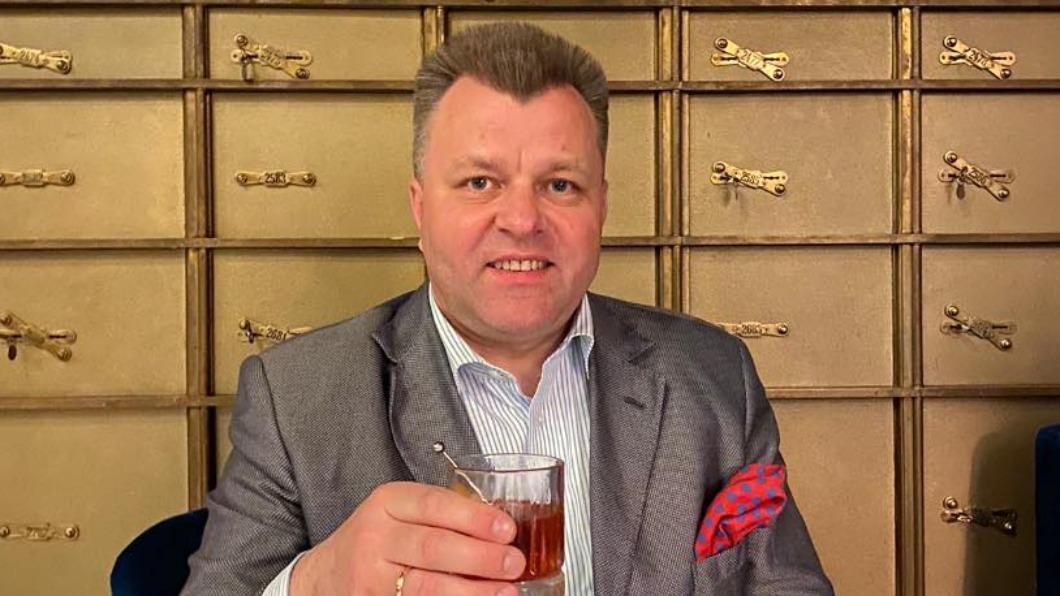 艾德梅納斯因酒駕宣布辭去立陶宛副外長一職。（圖／翻攝自艾德梅納斯臉書）