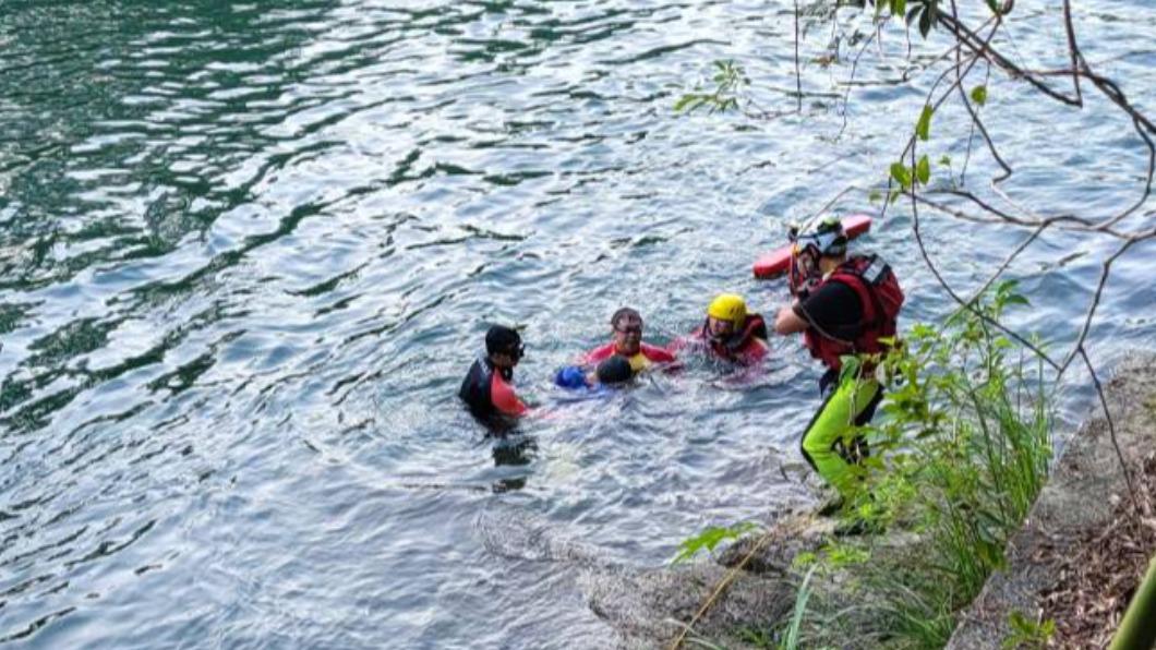 新北雙溪清水橋附近昨日１４號發生溺水意外，造成４５歲徐男身亡。（圖／新北市消防局）