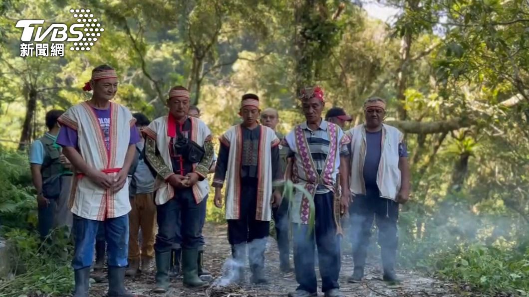 部落領袖共同為台灣黑熊祈福。（圖／TVBS）