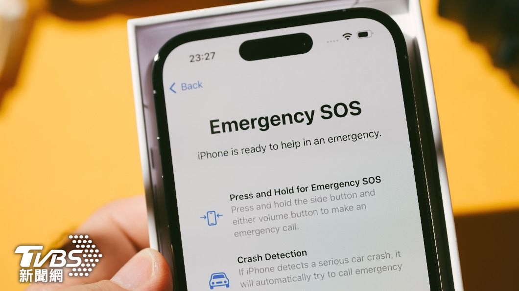 有人自己分享住在茂宜島的親友靠著iPhone的「SOS 緊急服務」逃過野火。（圖／達志影像Shutterstock）