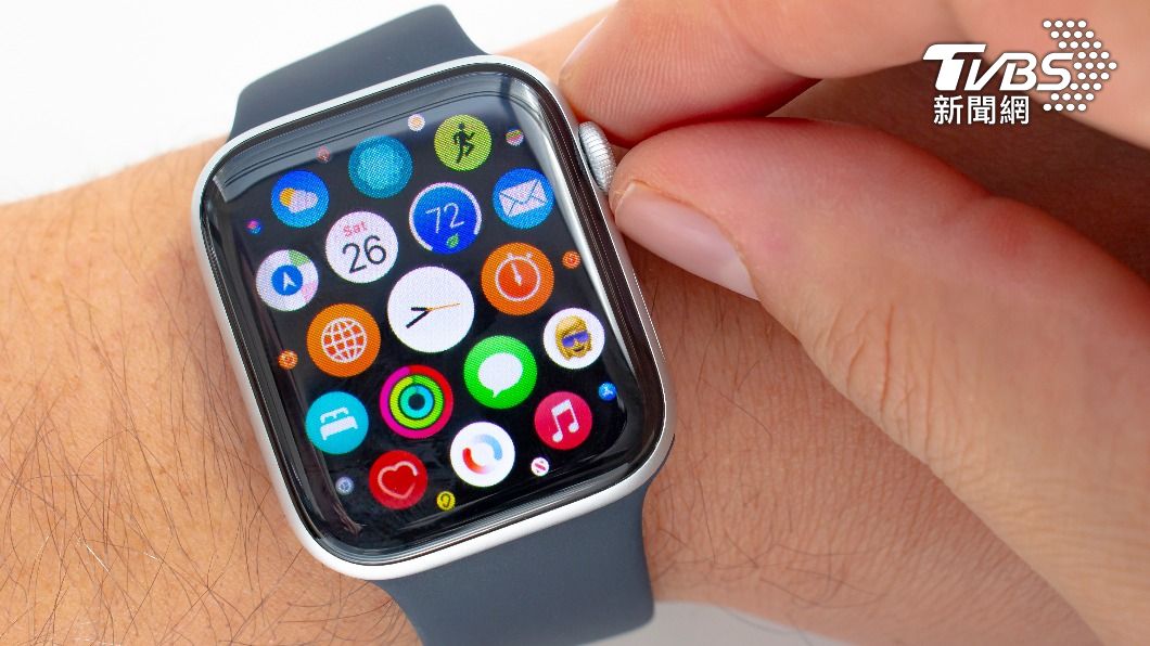蘋果傳明年有意推出10周年紀念款「Apple Watch X」。（示意圖／shutterstock 達志影像）