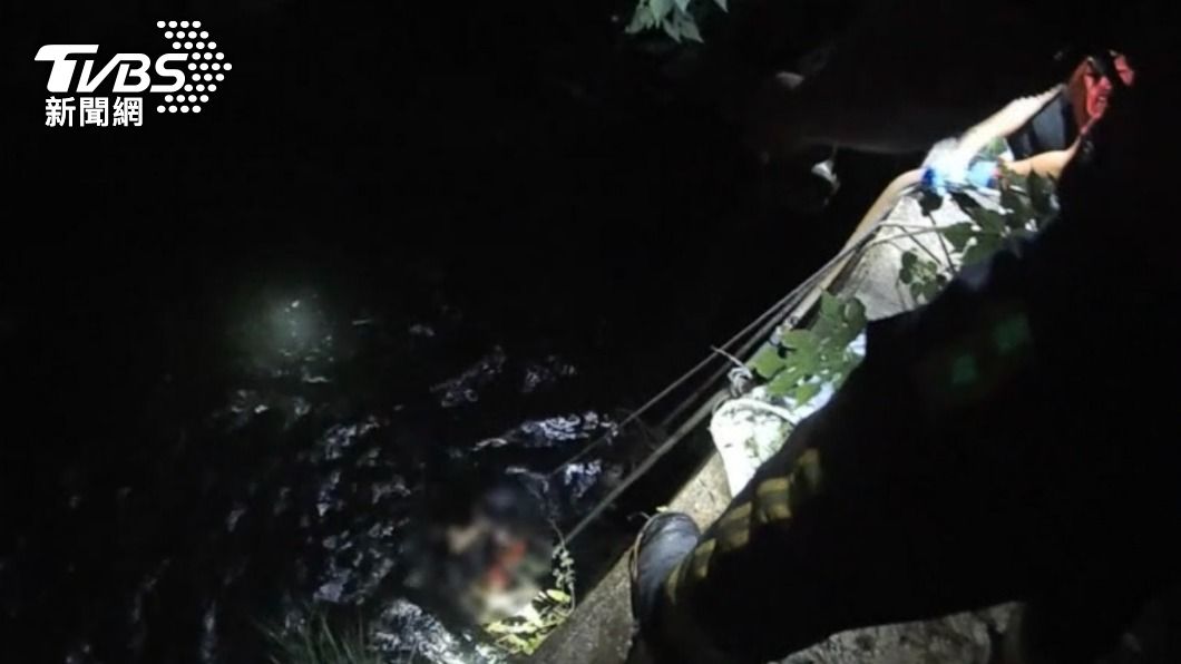 嘉義著名風景區蘭潭水庫16日凌晨發生一起女子離奇落水的驚險意外。（圖／TVBS）