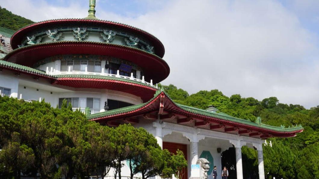 百元鈔票背面是陽明山中山樓。(圖/翻攝自臺北旅遊網)