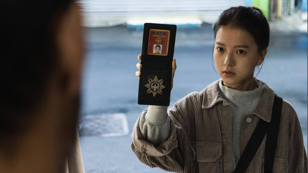 項婕如在《查無此心》中飾演一名警大榜首畢業的菜鳥刑警「菜尾」。（圖／華映提供）