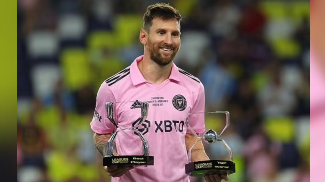 梅西（Lionel Messi）率國際隊奪隊史首冠，以7戰攻進10球好表現收獲金靴獎。（圖／翻攝自《每日郵報》）