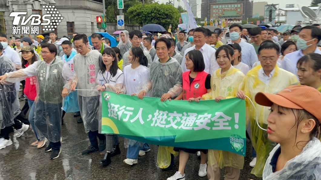 Lai Ching-te marching with activists at the ＂Stop Killing Pedestrians＂ march on Sunday (Aug. 20). (T Taiwan VP deems China’s military exercises as election ploy