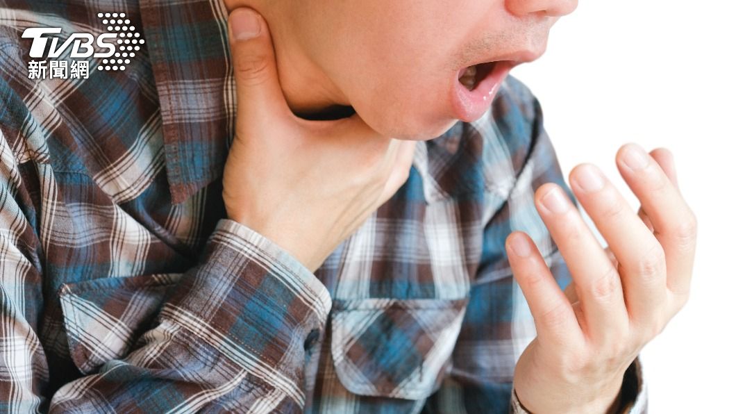 近期呼吸道疾病流行，咳嗽也為常見症狀之一。（示意圖／shutterstock達志影像）