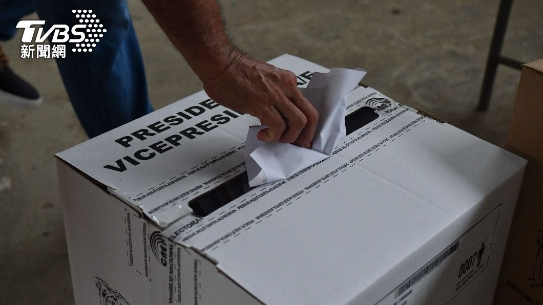 厄瓜多民眾投票。（圖／達志影像美聯社）