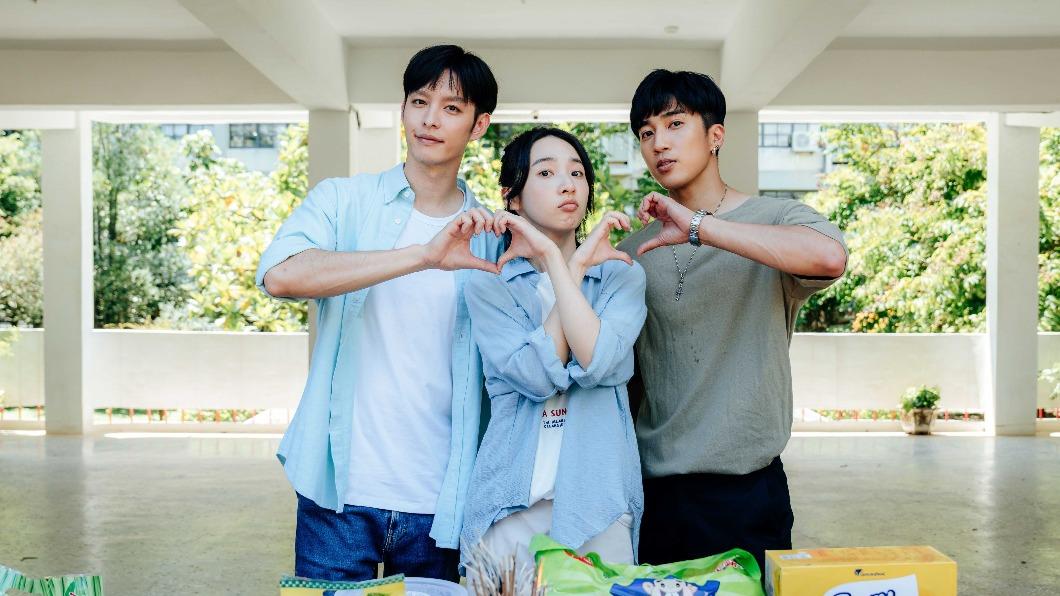 曹佑寧（左起）、李沐、婁峻碩將在《夏日的檸檬草》中大談三角戀。（圖／百薇國際娛樂提供）