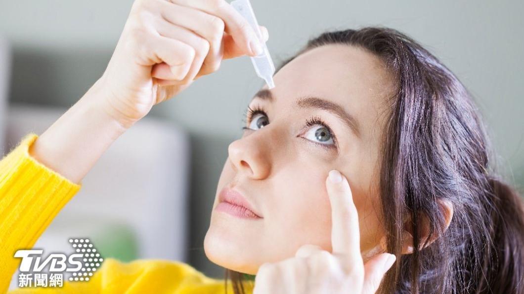 美國FDA再次警告停用兩款眼藥水，都存在違法物質添加和真菌污染問題。（示意圖／達志影像Shutterstock）