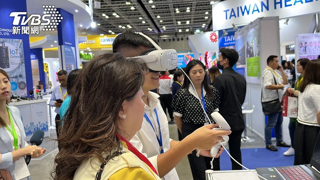 中國醫藥大學附設醫院將人工智能（AI）與虛擬實境（VR）應用到中醫教學。（圖／呂欣芷攝）