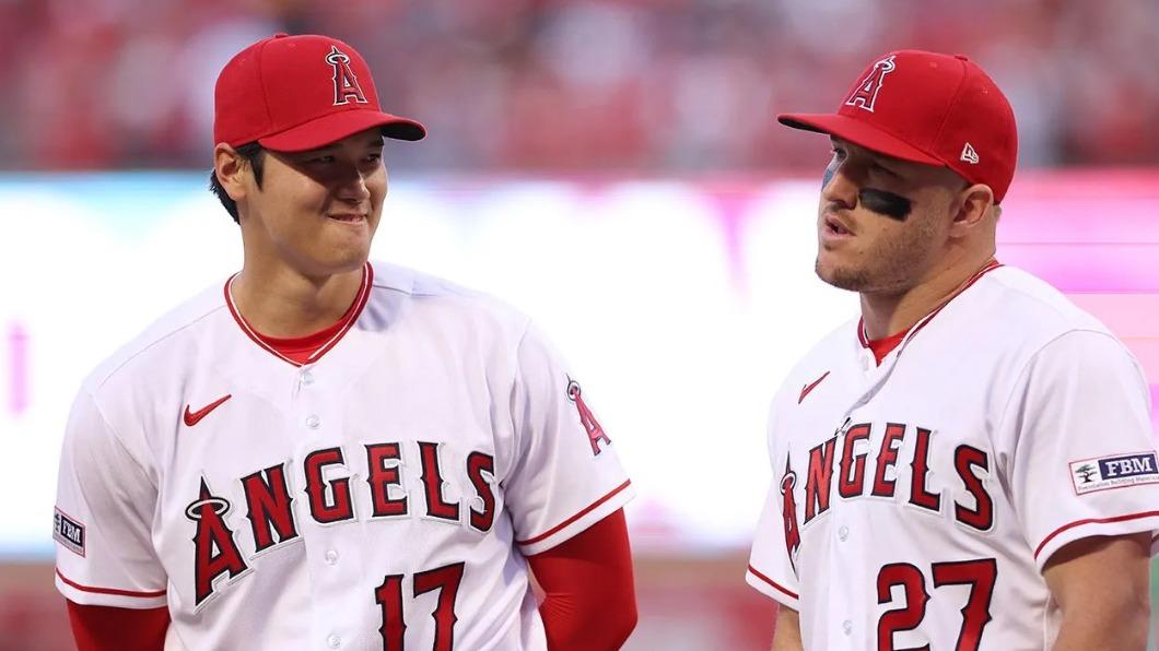 大谷、楚奧特接連倒下。（圖／翻攝自 推特@@YankeeWRLD）