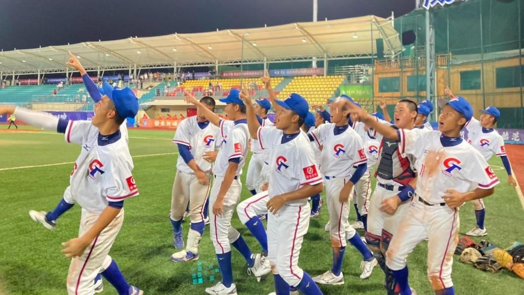 台灣球員開心慶祝。（圖／翻攝自中華民國棒球協會臉書）