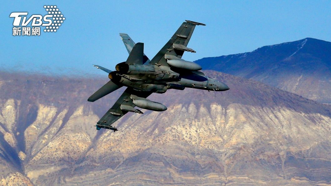 美軍一架F/A-18D「 大黃蜂」戰機墜毀。（圖／達志影像美聯社）