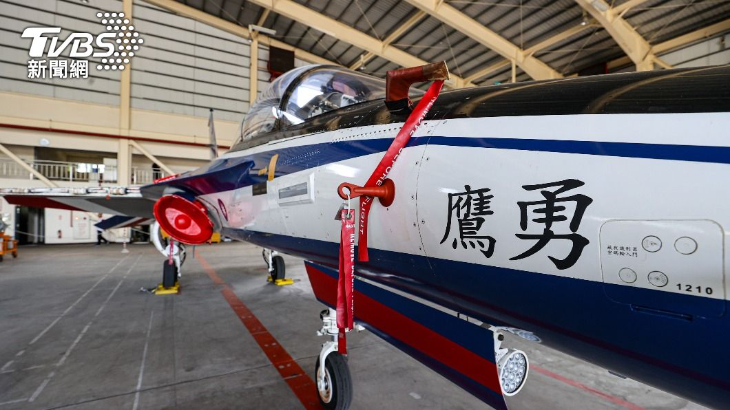 台灣睽違30年，製造出另一架國機國造的「勇鷹號」高教機。（圖／中央社）