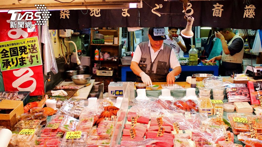 日本東京中央區的築地市場是許多饕客想品嚐海鮮、玉子燒等美食時必去的旅遊地點之一。（示意圖／shutterstock達志影像）
