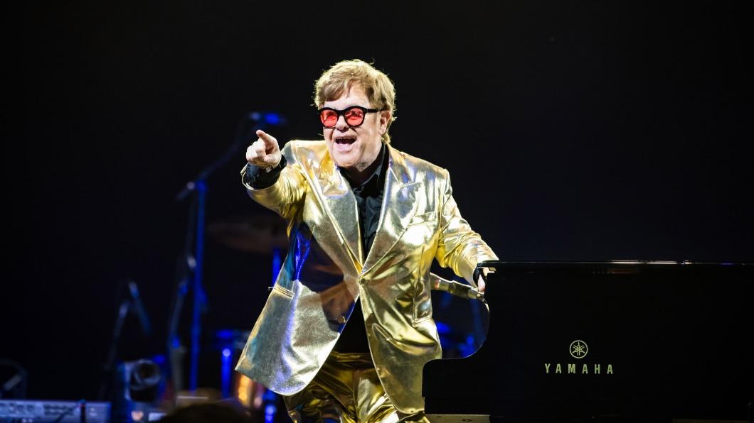 Elton John本月27日因摔倒受輕傷。（圖／翻攝自Elton John臉書） 