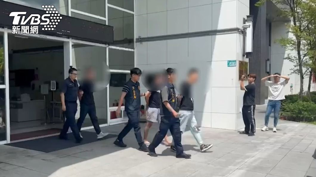 鄭男等3人被依強盜罪移送法辦。（圖／TVBS）