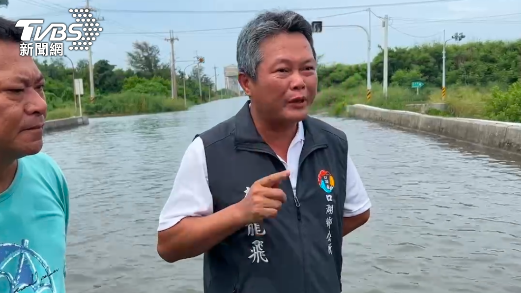 鄉長李龍飛相當無奈。（圖／TVBS）