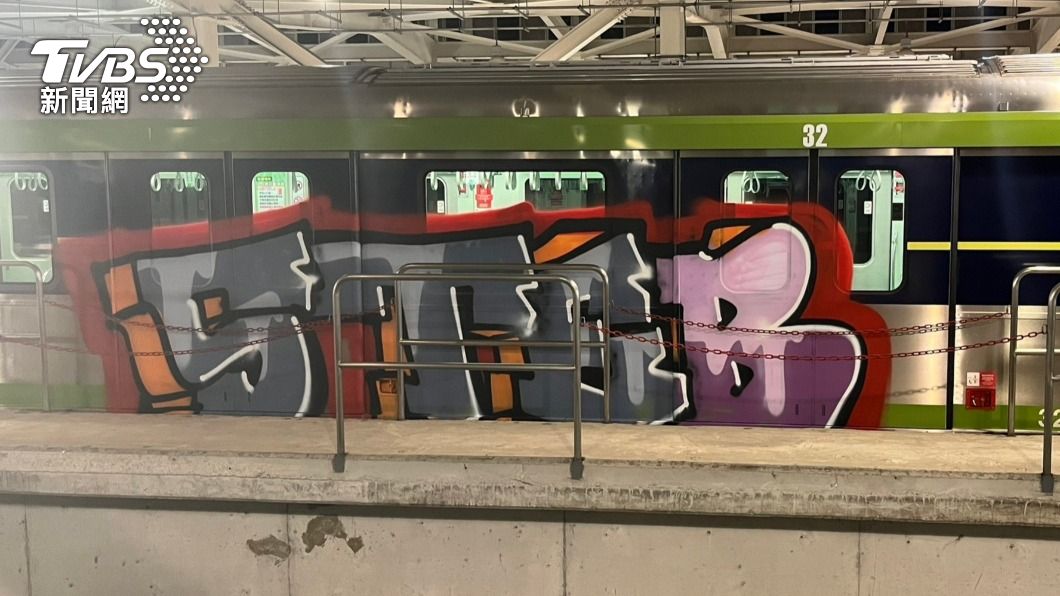 Two foreigners from Germany and the Czech Republic escaped to Tokyo after vandalizing MRT carriages. Foreigners escape to Tokyo after vandalizing MRT carriages