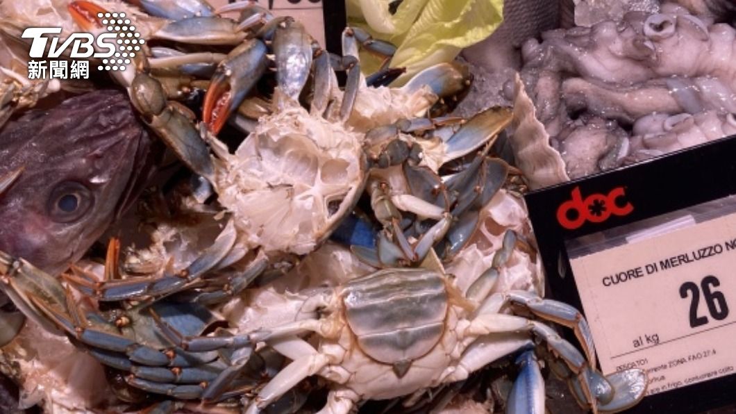 義大利超市掀起販售藍蟹熱潮。（圖／中央社）