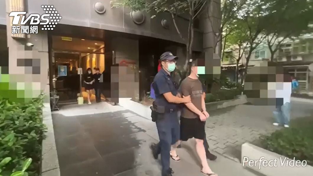 酒駕肇事逃逸的廖姓男子被警方逮捕。（圖／TVBS）