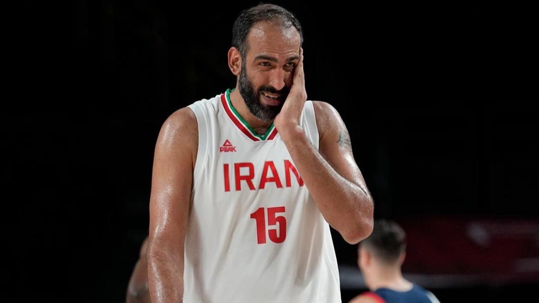 身高218公分伊朗一哥、傳奇球星哈達迪（Hamed Haddadi）正式卸下國家隊戰袍。（圖／翻攝自《FIBA》）