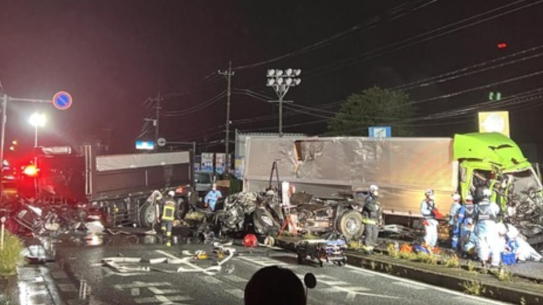 日本千葉今天凌晨發生卡車對撞意外。(圖／翻攝自X@cryptohappyrose)