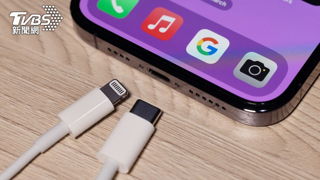 傳言iPhone 15系列將全面改採USB-C接孔。（示意圖／shutterstock達志影像）