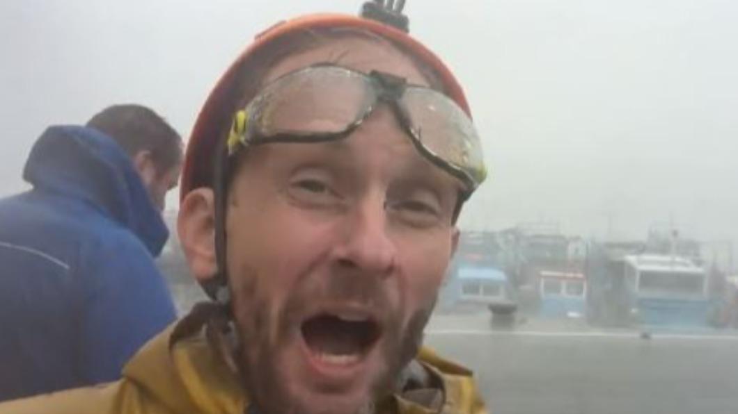 James Reynolds, a UK storm-chaser witnesses Typhoon Haikui’s impact in Taiwan.  UK storm-chaser documents typhoon impact in Taiwan